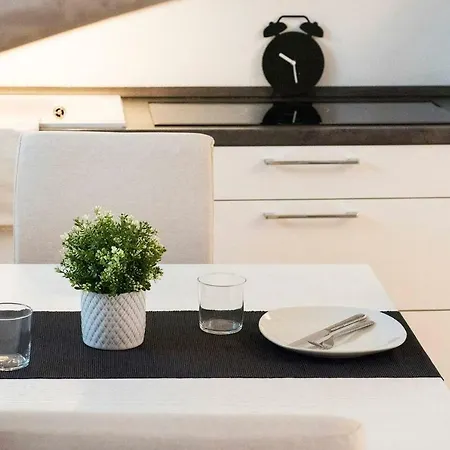 Altido White Attic In Como Center Apartamento