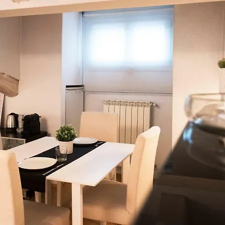 Altido White Attic In Como Center *